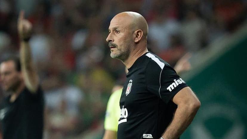Italiano'dan orta saha rotasyonu: Beşiktaş 29 günde 5'i ligde 8 maç oynayacak
