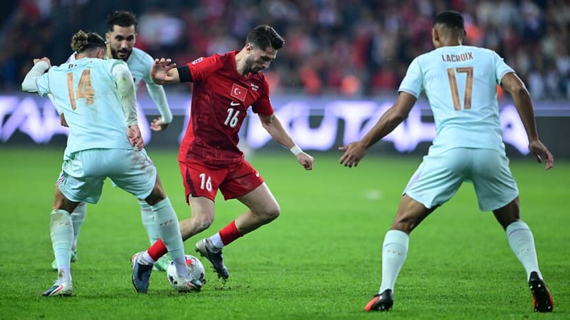 Türkiye, Fransa'ya Mbappe'nin golüyle 1-0 yenildi, Uğurcan Çakır 87'de kırmızı kart gördü