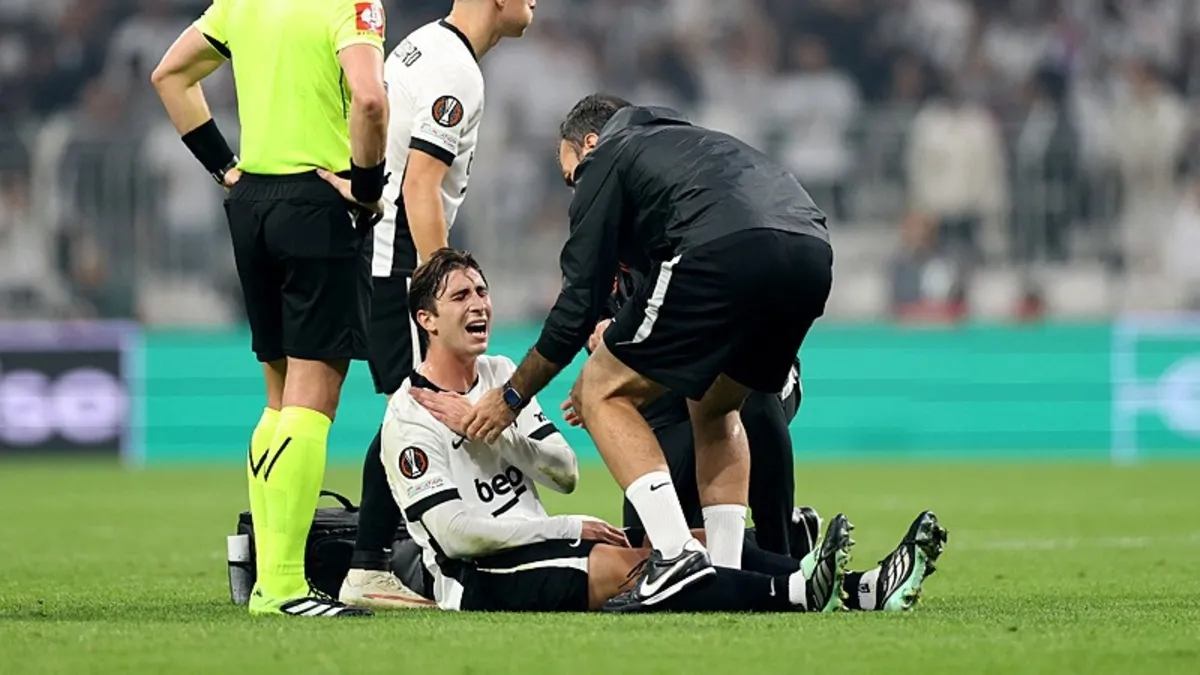 Beşiktaş açıkladı: Miretti'de omuz-köprücük kemiği eklem ayrışması, 4-6 hafta yok