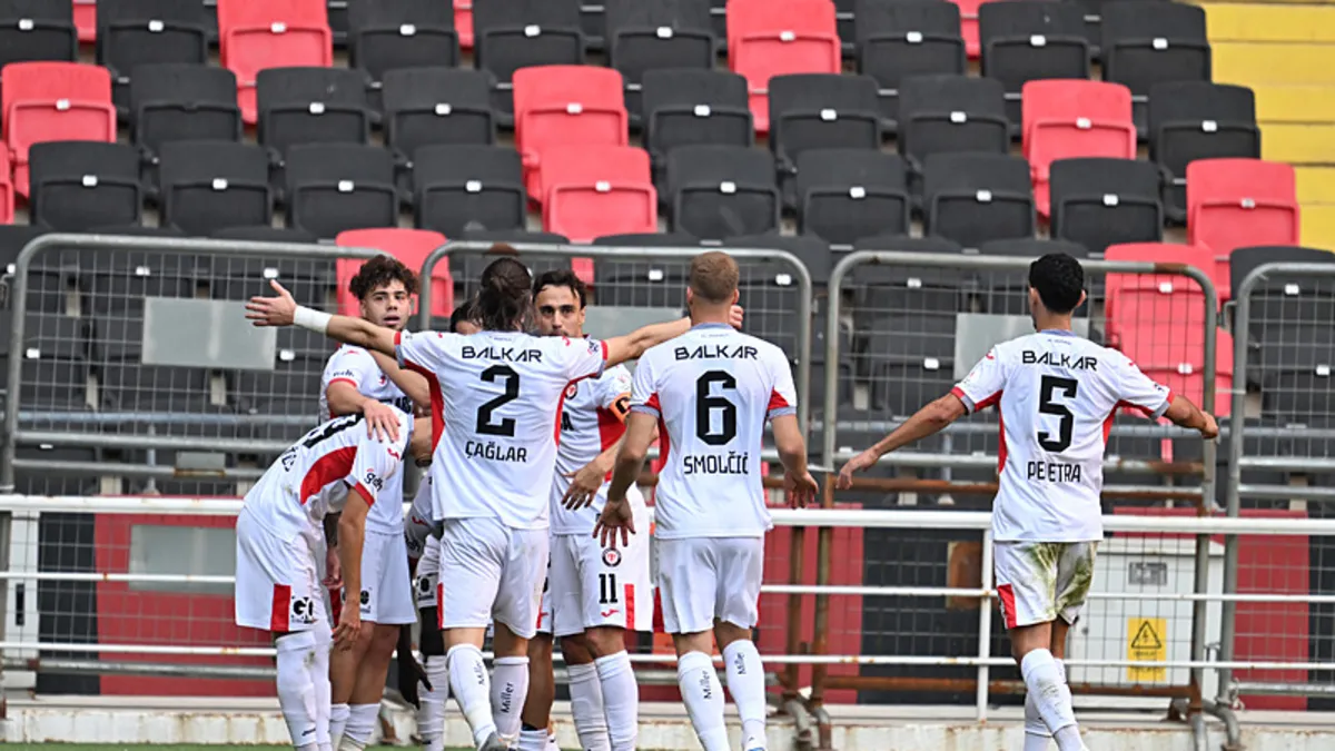 Çorum FK, Gaziantep FK'yı 3-0 yendi: Burak Yılmaz ilk maçında galibiyet aldı