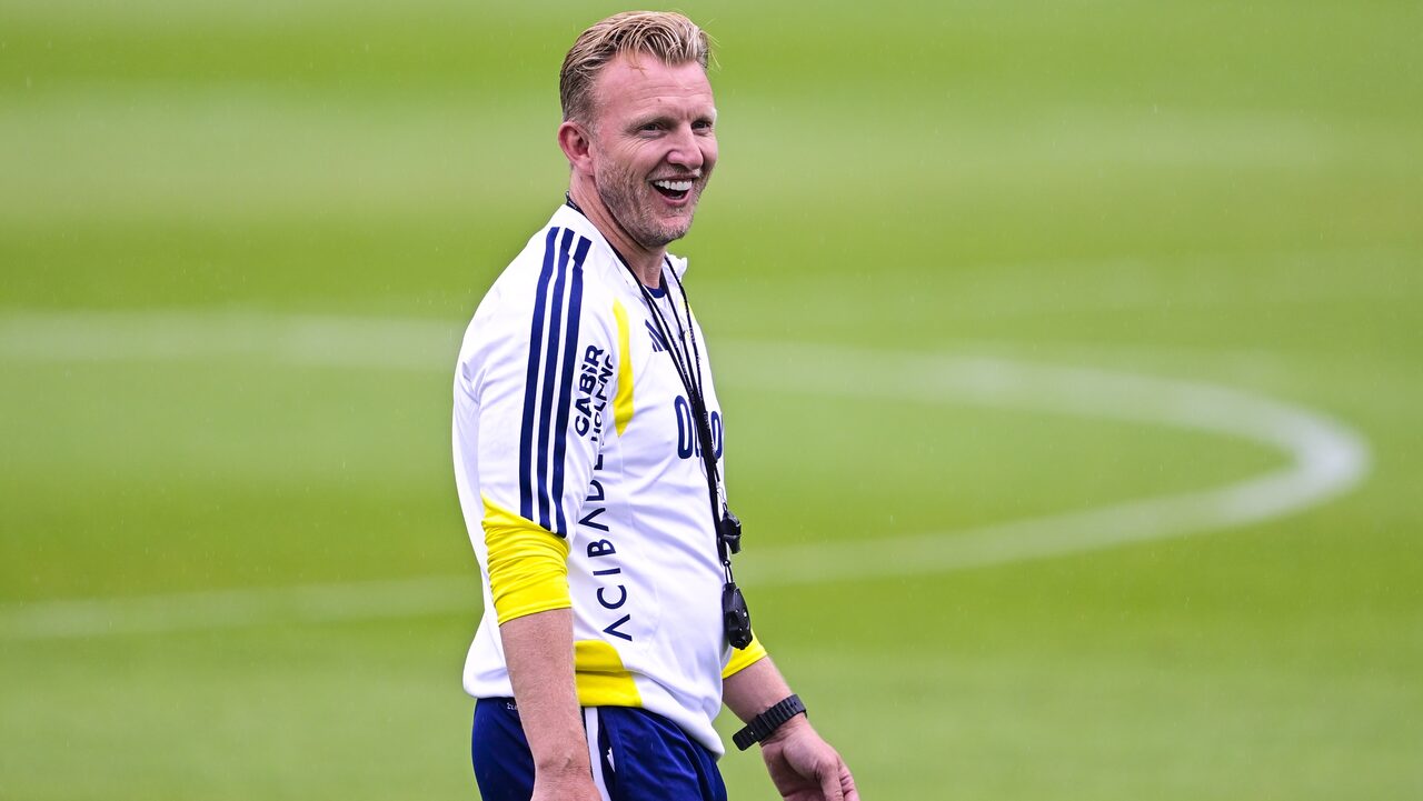 Fenerbahçe, yeni teknik direktör belirlenene kadar Dirk Kuyt'ı teknik sorumlu yaptı