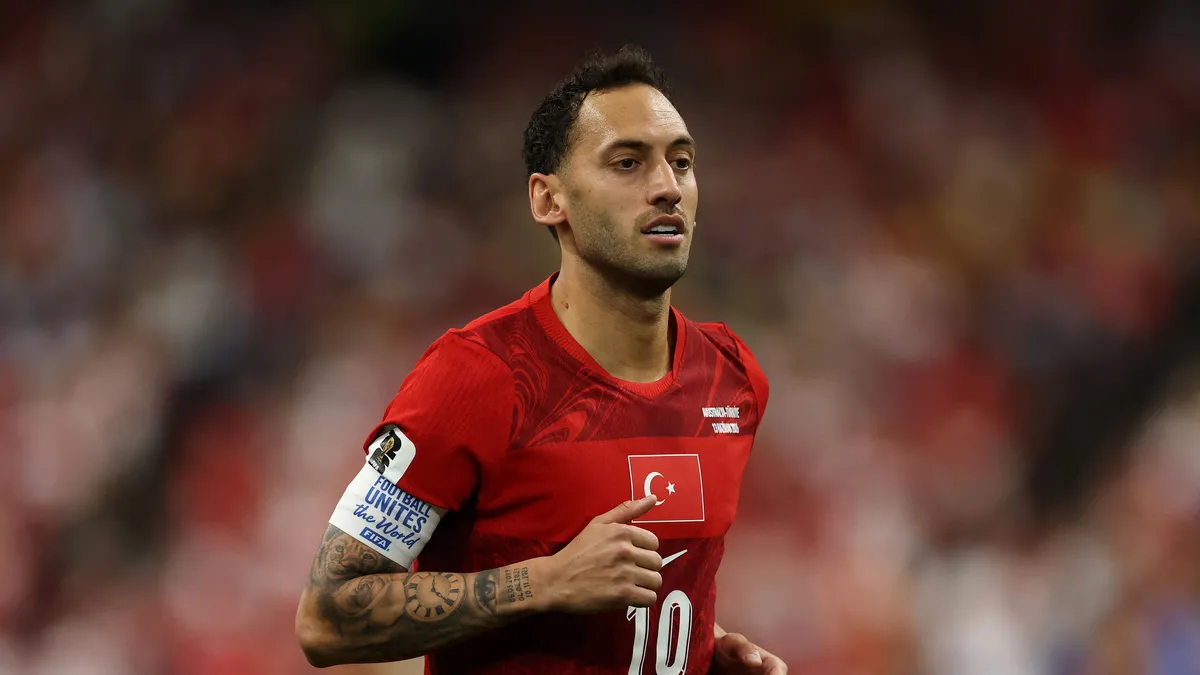 Çalhanoğlu'nun sağ uyluğunda kas zorlanması: Inter açıkladı, Uluslar Ligi maçları risk altında