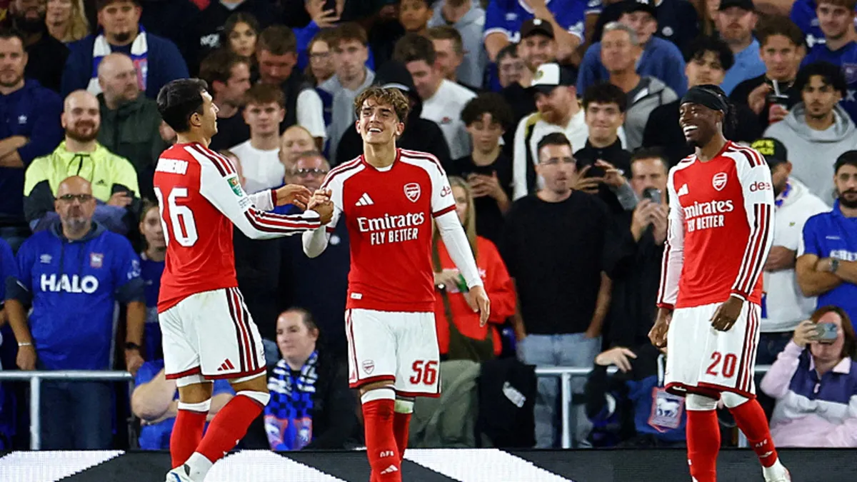 Lig Kupası'nda Liverpool Tottenham'ı 3-1, Arsenal Ipswich'i 4-2 yendi: 16 yaşındaki Dowman 2 gol attı