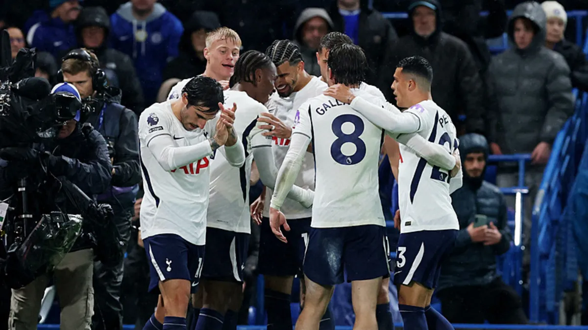 Tottenham, Chelsea'yi 2-0 yendi: Palmer kırmızı kart gördü, Maddison sakatlandı