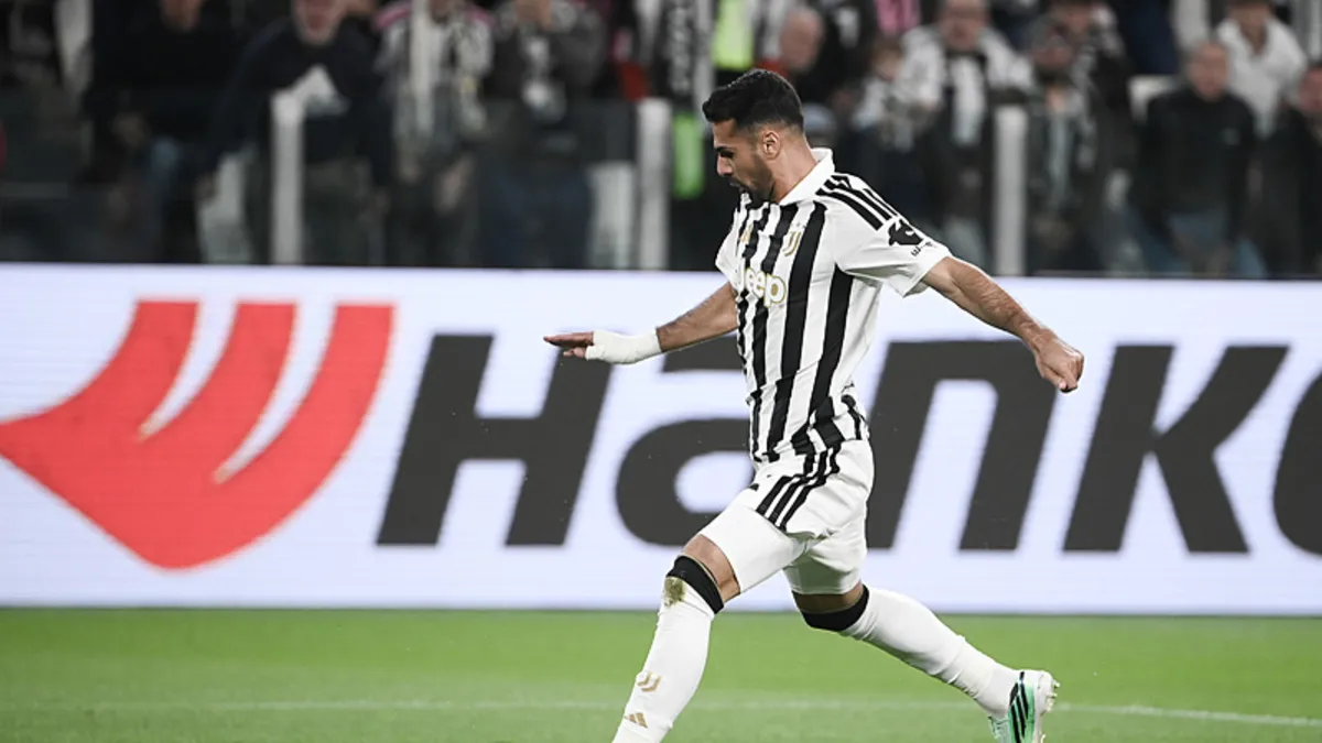 Juventus açıkladı: Zeki Çelik'te sol arka adalede hafif dereceli kas hasarı